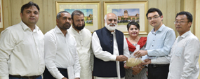 Chinese team hands over hybrid rice seed to PU